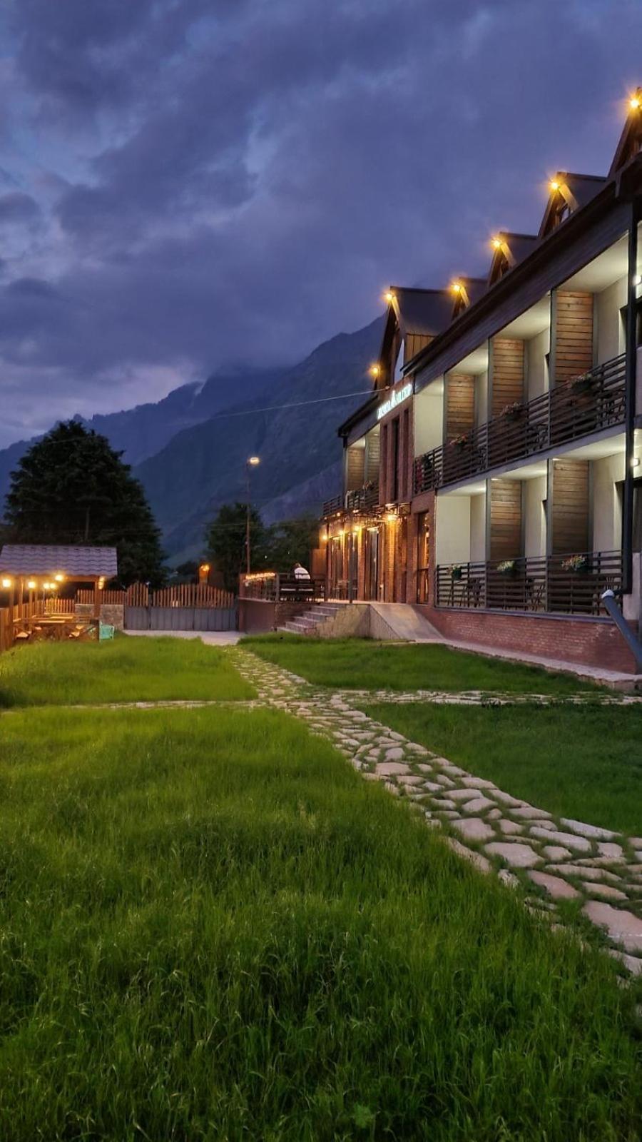Hilltop Kazbegi Bagian luar foto