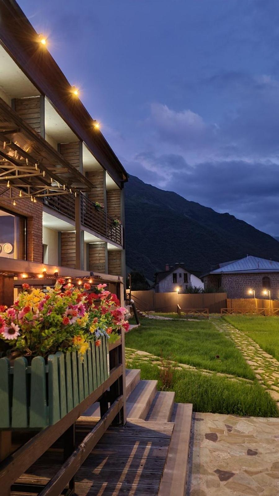 Hilltop Kazbegi Bagian luar foto